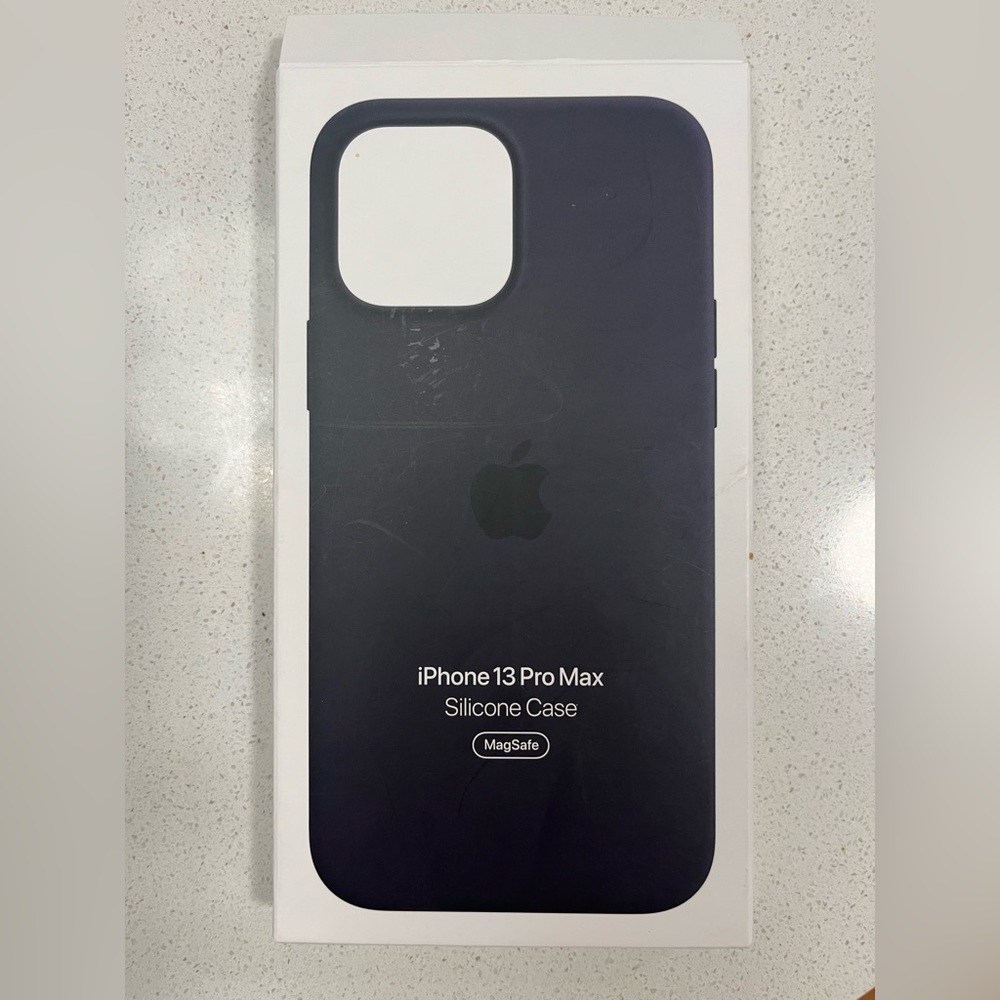Apple iPhone 13 Pro Max - black silicone case